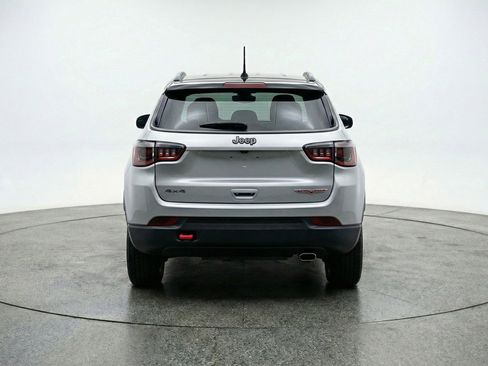 Used 2025 Jeep Compass Trailhawk AWD/4WD image 6