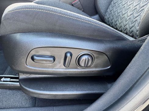 Used 2024 Chevrolet Equinox LT AWD/4WD image 23