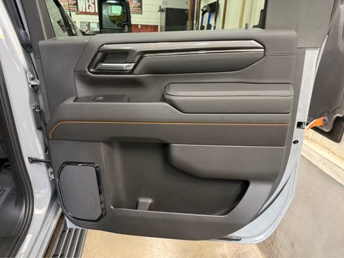 Used 2024 GMC Sierra 2500 AT4 w/ AT4 Premium Plus Package AWD/4WD image 14