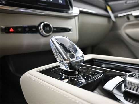 New 2026 Volvo XC90 T8 Ultra image 12