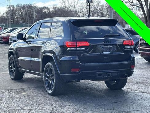Used 2022 Jeep Grand Cherokee Laredo X image 2