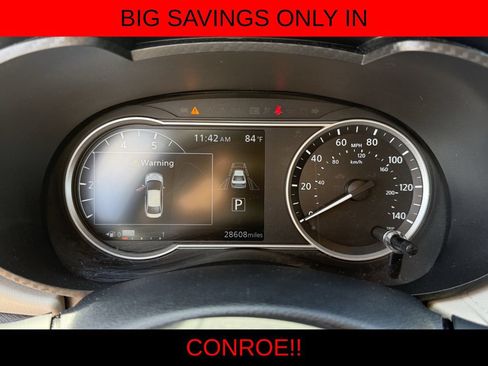 Used 2022 Nissan Versa SV w/ Trunk Package FWD image 17