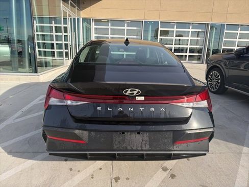 Used 2024 Hyundai Elantra SEL image 11