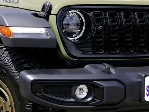 Used 2025 Jeep Wrangler Unlimited Sport AWD/4WD image 3