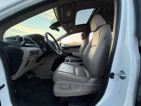 Used 2023 Honda Odyssey Touring image 11