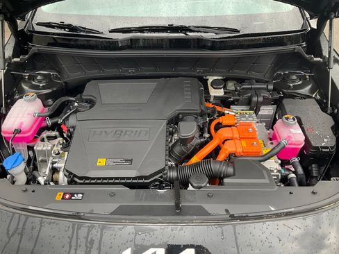 New 2025 Kia Niro EX Touring image 9