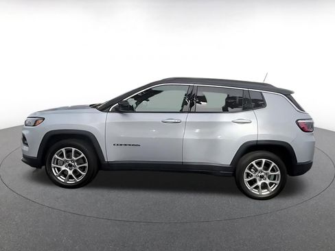 Used 2025 Jeep Compass Limited AWD/4WD image 9