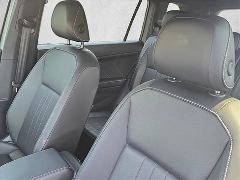 Used 2024 Volkswagen Tiguan SE R-Line image 16