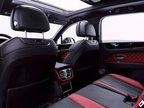 Used 2023 Bentley Bentayga AWD/4WD image 42