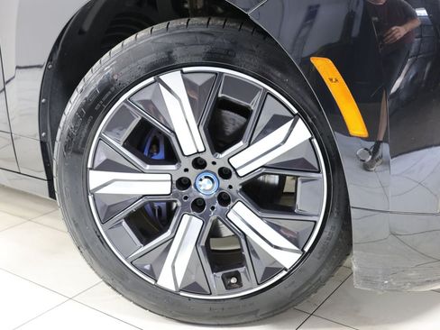 Used 2024 BMW iX xDrive50 w/ Premium Package AWD/4WD image 14