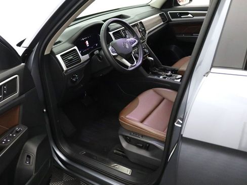 Used 2023 Volkswagen Atlas SEL AWD/4WD image 16