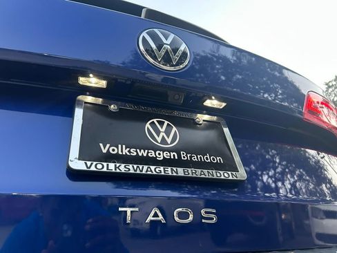 Used 2022 Volkswagen Taos SE w/ Driver Assistance Package image 40