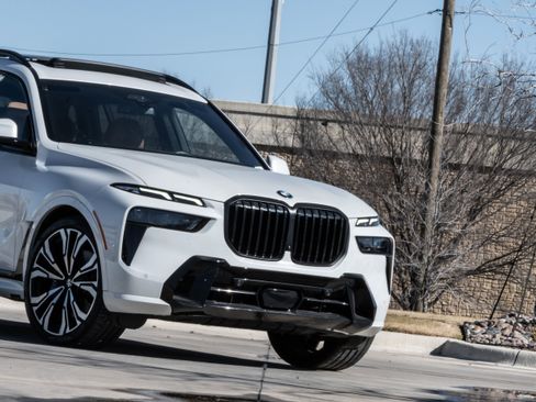 Certified 2025 BMW X7 xDrive40i w/ Executive Package image 5