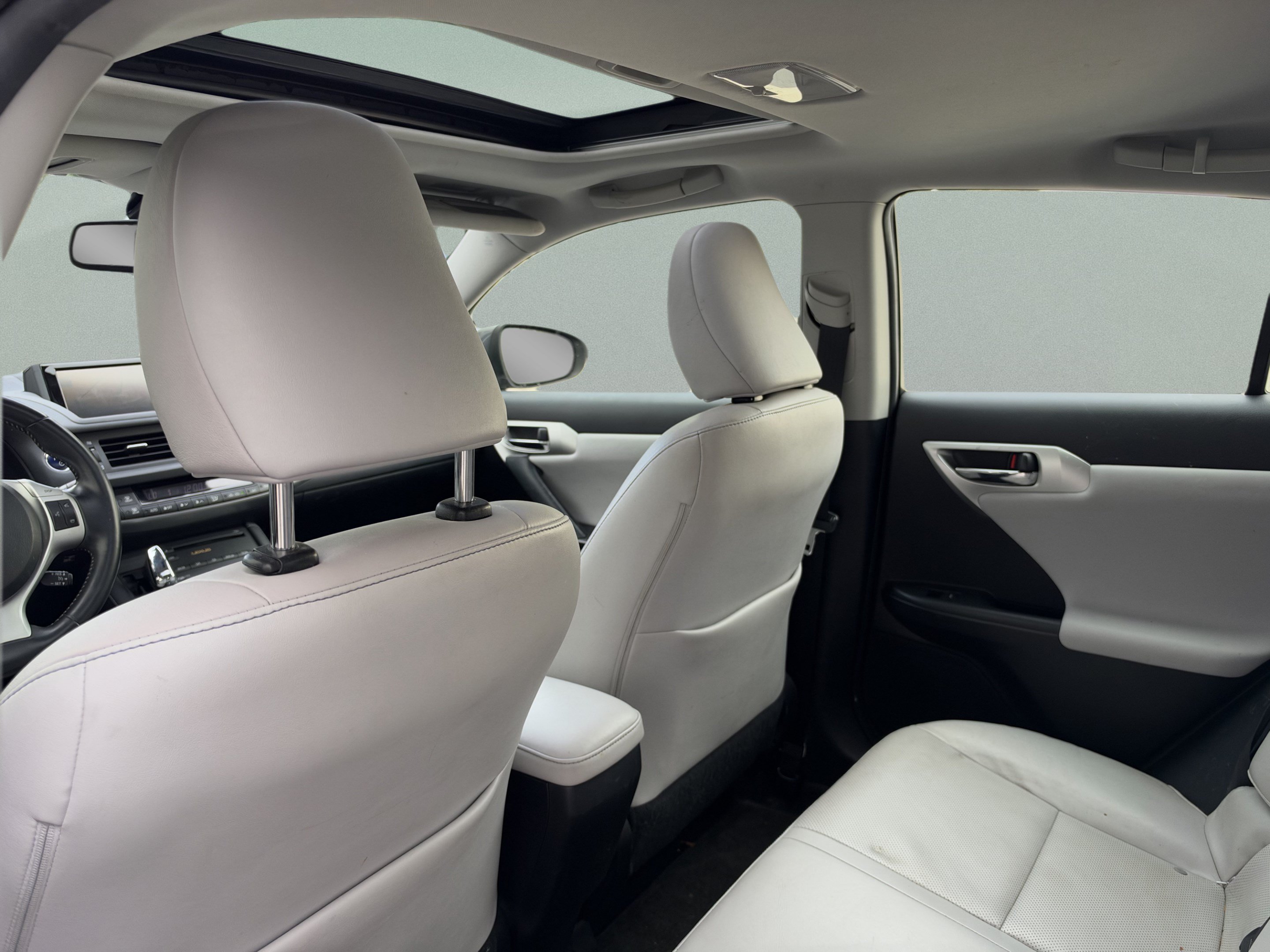 Used 2012 Lexus CT 200h Premium w/ Leather Pkg FWD image 28