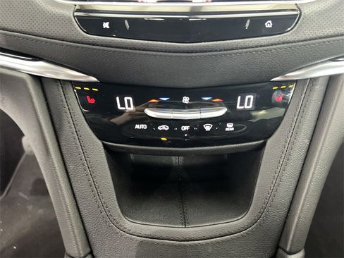 Used 2025 Cadillac XT5 Premium Luxury image 17