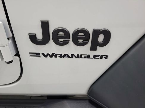 Used 2023 Jeep Wrangler Sport AWD/4WD image 19