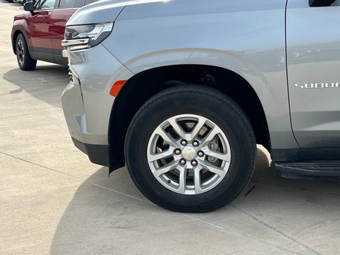 Used 2024 Chevrolet Suburban LT image 8