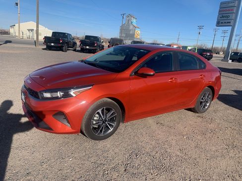 Used 2023 Kia Forte LXS w/ LXS Technology Package image 2