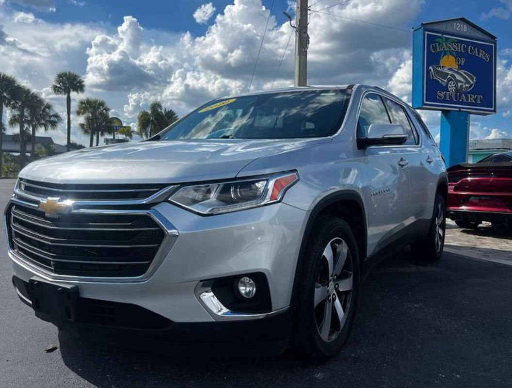 Used 2020 Chevrolet Traverse LT w/ LT Premium Package AWD/4WD image 1