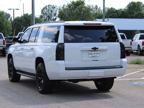 Used 2018 Chevrolet Suburban LT RWD image 6