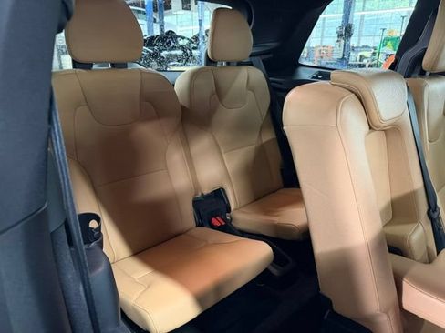 Used 2016 Volvo XC90 T6 Momentum w/ Momentum Plus Package AWD/4WD image 10