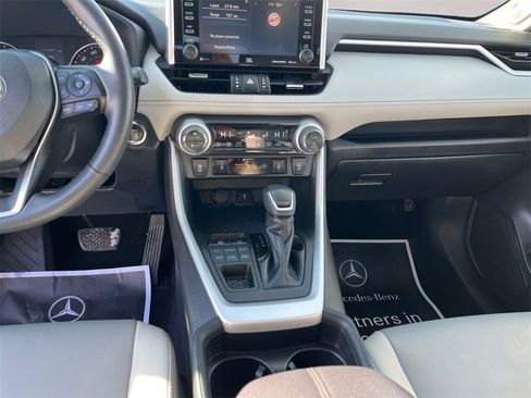 Used 2021 Toyota RAV4 XLE Premium image 11