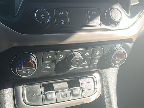 Certified 2022 GMC Acadia Denali w/ Denali Ultimate Package image 21