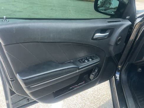 Used 2019 Dodge Charger SXT w/ Blacktop Package RWD image 4
