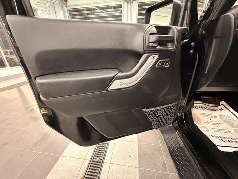 Certified 2017 Jeep Wrangler Unlimited Sahara w/ Connectivity Group image 31