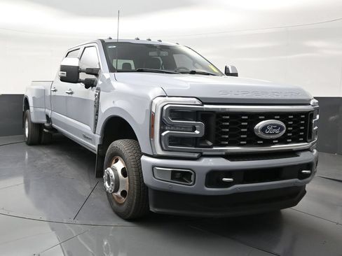 Used 2024 Ford F350 Platinum AWD/4WD image 7