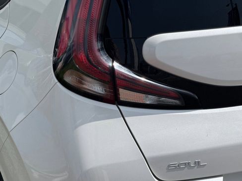 Used 2023 Kia Soul LX FWD image 13