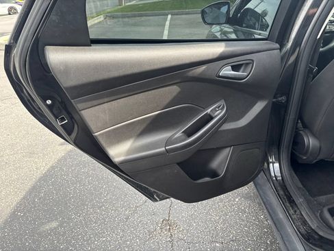 Used 2015 Ford Focus SE FWD image 12