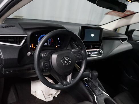 Used 2026 Toyota Corolla LE FWD image 7