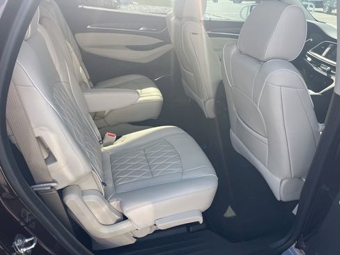 Used 2023 Buick Enclave Avenir w/ Avenir Technology Package image 7