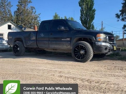 Used 2004 GMC Sierra 2500 SLE w/ Heavy-Duty Power Package AWD/4WD image 2