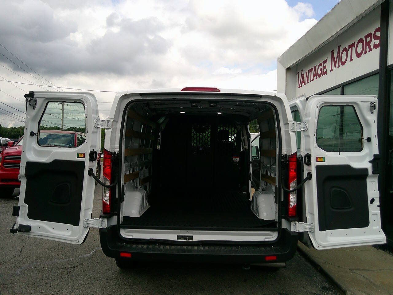 Used 2025 Ford Transit 250 Low Roof w/ Exterior Upgrade Package RWD image 7