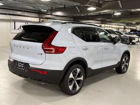 Used 2026 Volvo XC40 B5 Plus AWD/4WD image 3
