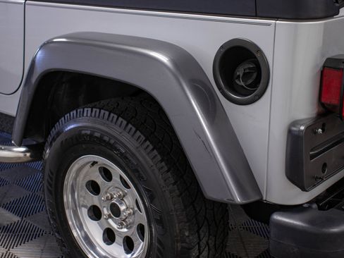Used 2004 Jeep Wrangler X w/ Convenience Group AWD/4WD image 15
