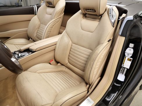 Used 2017 Mercedes-Benz SL 550 image 3