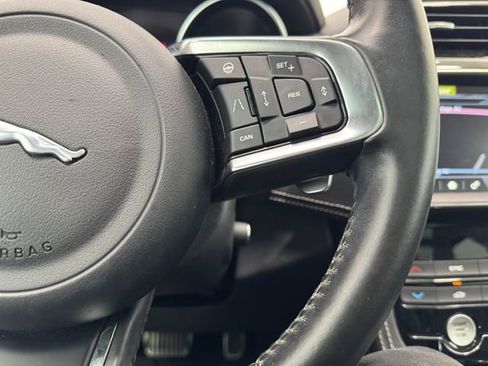 Used 2019 Jaguar F-PACE R-Sport image 23