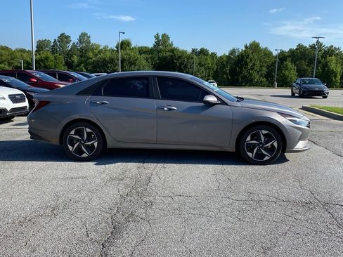 Used 2023 Hyundai Elantra SEL w/ Convenience Package FWD image 8