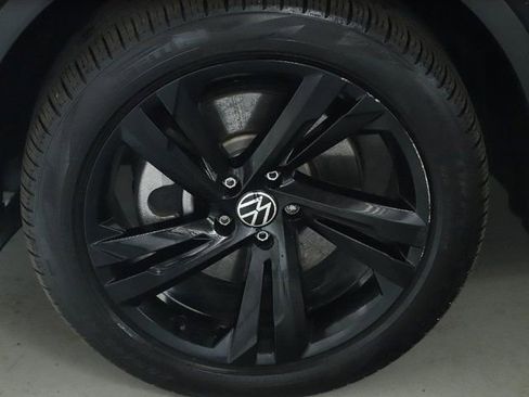 Used 2024 Volkswagen Tiguan SE R-Line AWD/4WD image 39