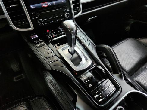 Used 2017 Porsche Cayenne Platinum Edition AWD/4WD image 19