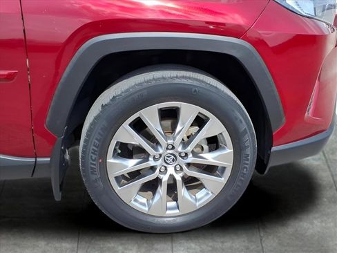Used 2020 Toyota RAV4 XLE Premium image 9