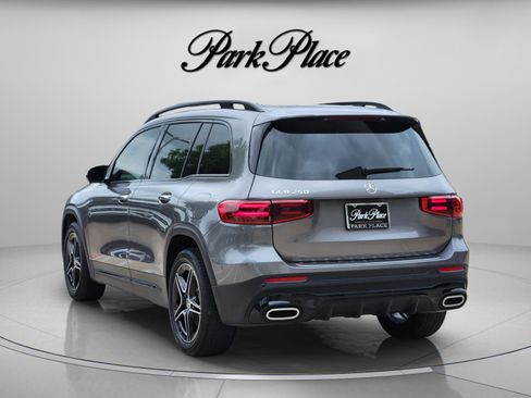 Used 2025 Mercedes-Benz GLB 250 image 3