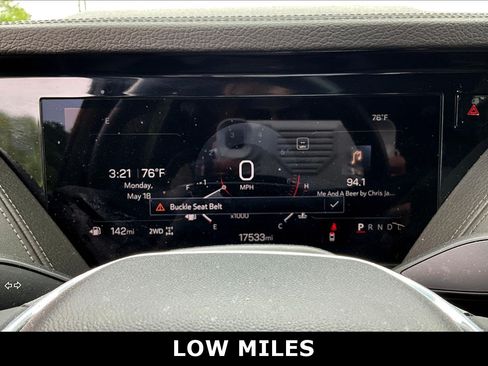 Used 2025 GMC Yukon XL Denali AWD/4WD image 2