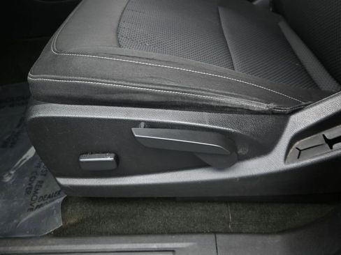 Used 2016 Chevrolet Colorado LT w/ LT Convenience Package RWD image 13