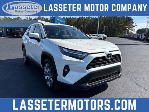 Used 2022 Toyota RAV4 XLE Premium image 1