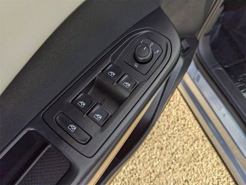 Certified 2023 Volkswagen Taos SE image 19