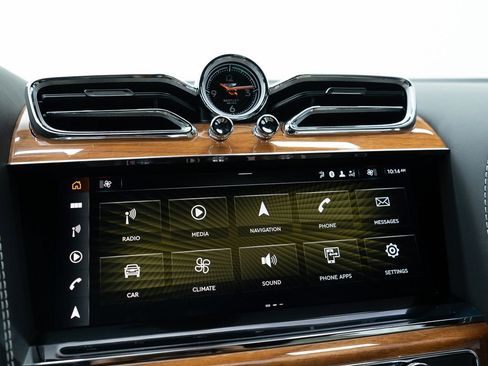 Used 2024 Bentley Bentayga Extended Wheelbase AWD/4WD image 39